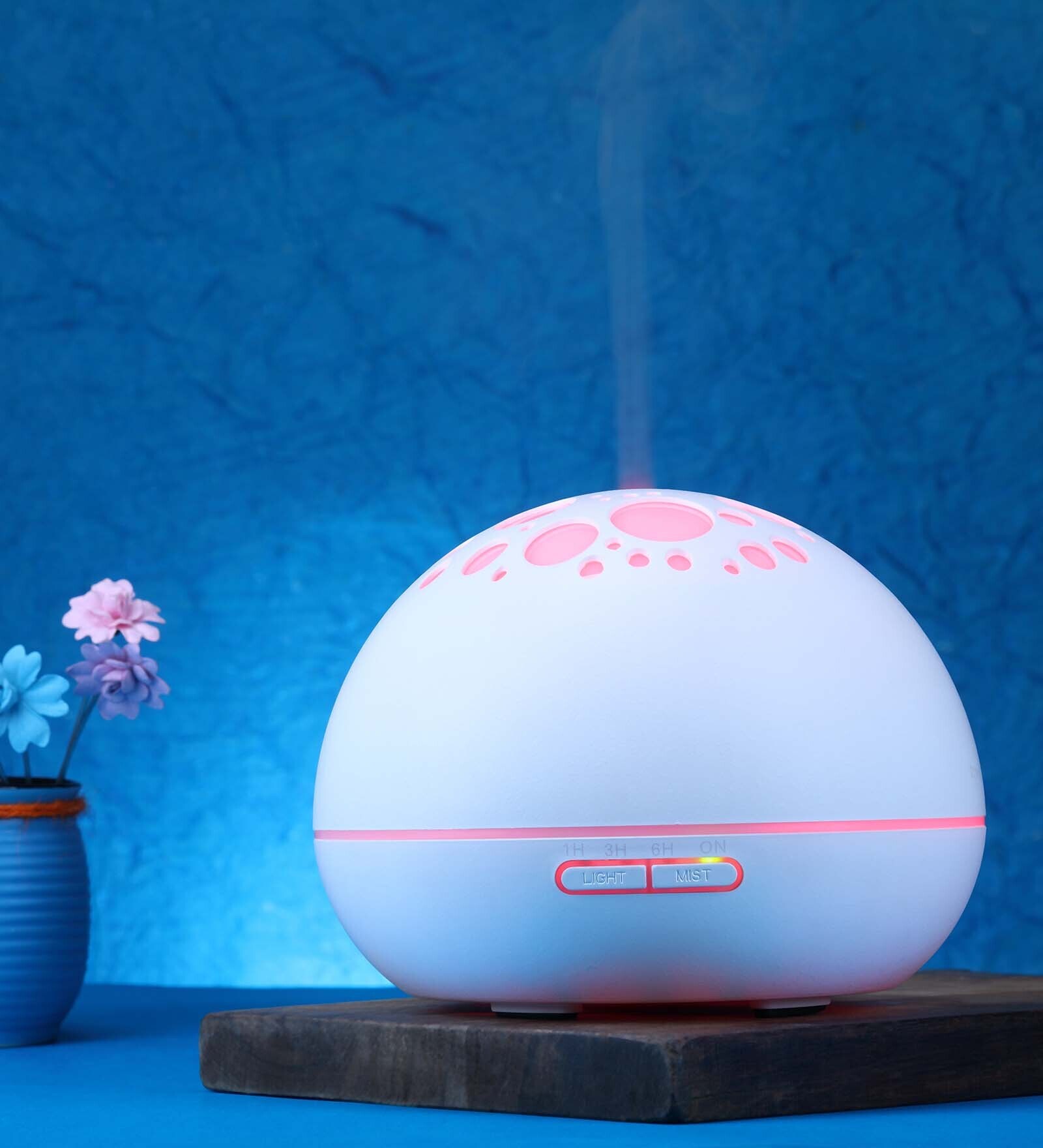 White Ultrasonic Aroma Diffuser & Humidifier with 4 Assorted fragrance Oils