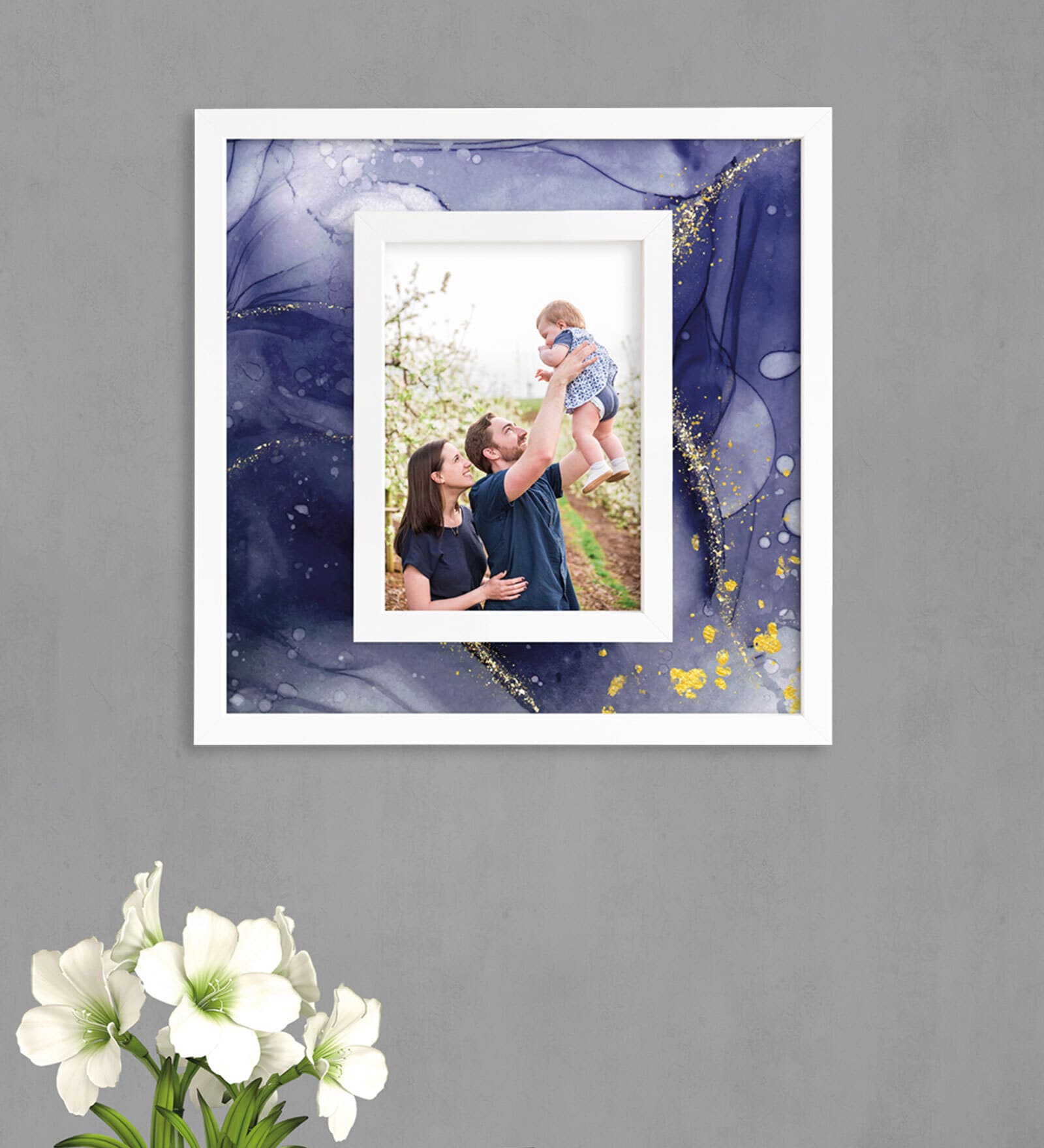 Blender White Wooden Wall Hanging Photo Frame