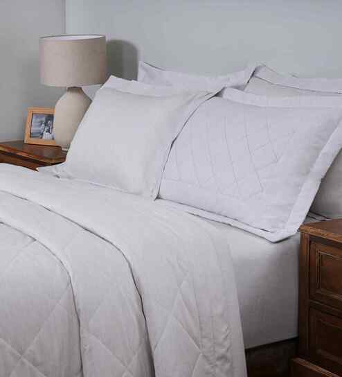 White Cotton Solid 110 GSM Single Bed Quilt