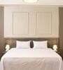 White 400TC Solid Embroidery Superking Bedsheet with 2 Pillow Covers White 400TC Solid Embroidery Superking Bedsheet with 2 Pillow Covers