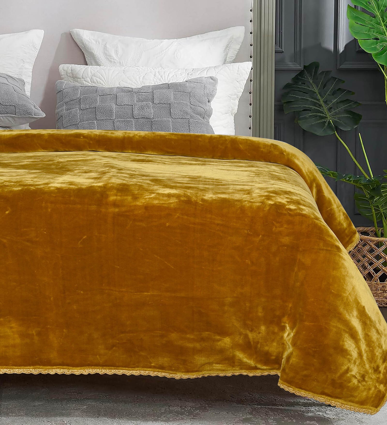 Gold Winter Mink Double Layer Heavy Cloudy Silky-Soft Single Blanket With Crochet Lace Edge