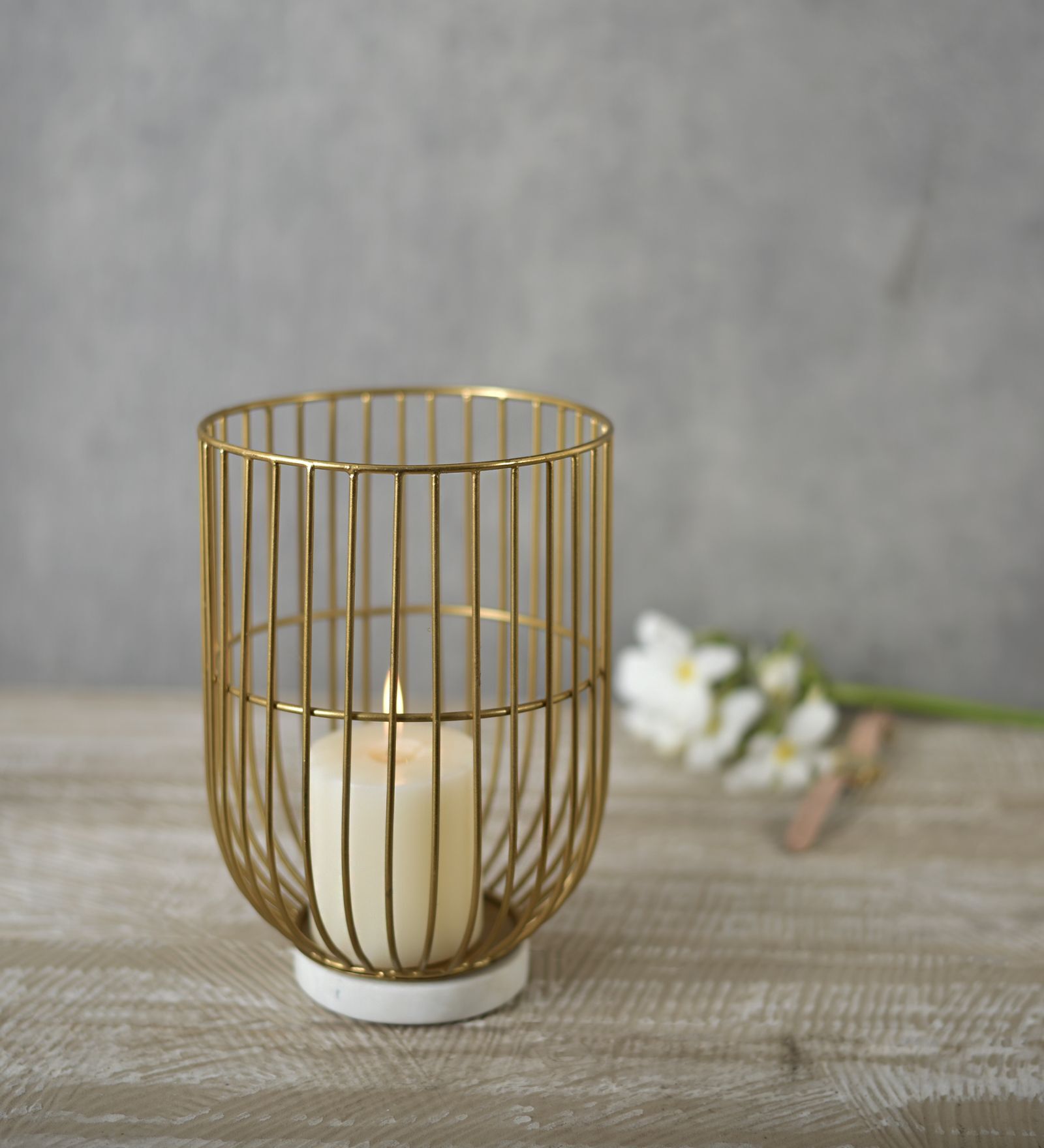 Wire Basket Gold Iron &
Stone Candle Holder