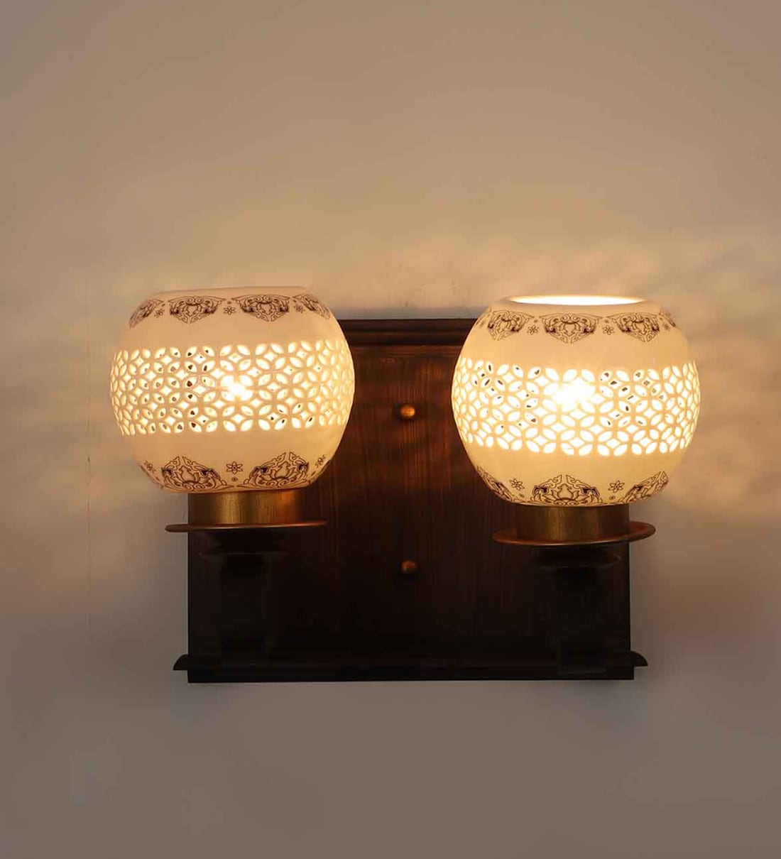 Buy Wooden Wood Wall Light By Eliante By Jainsons Lights Online Candle Wall Lights Wall