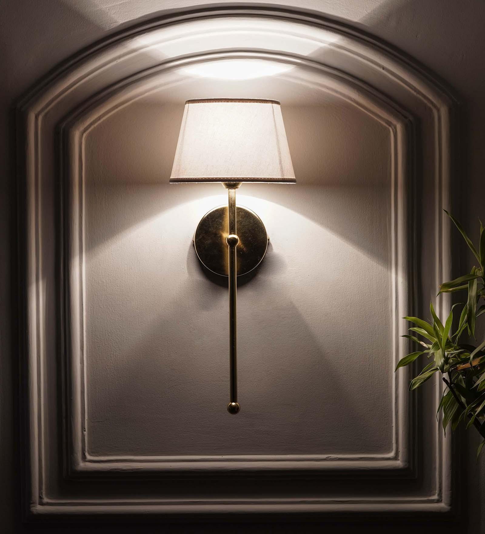 Woody Metal Wall Light (Brass)
