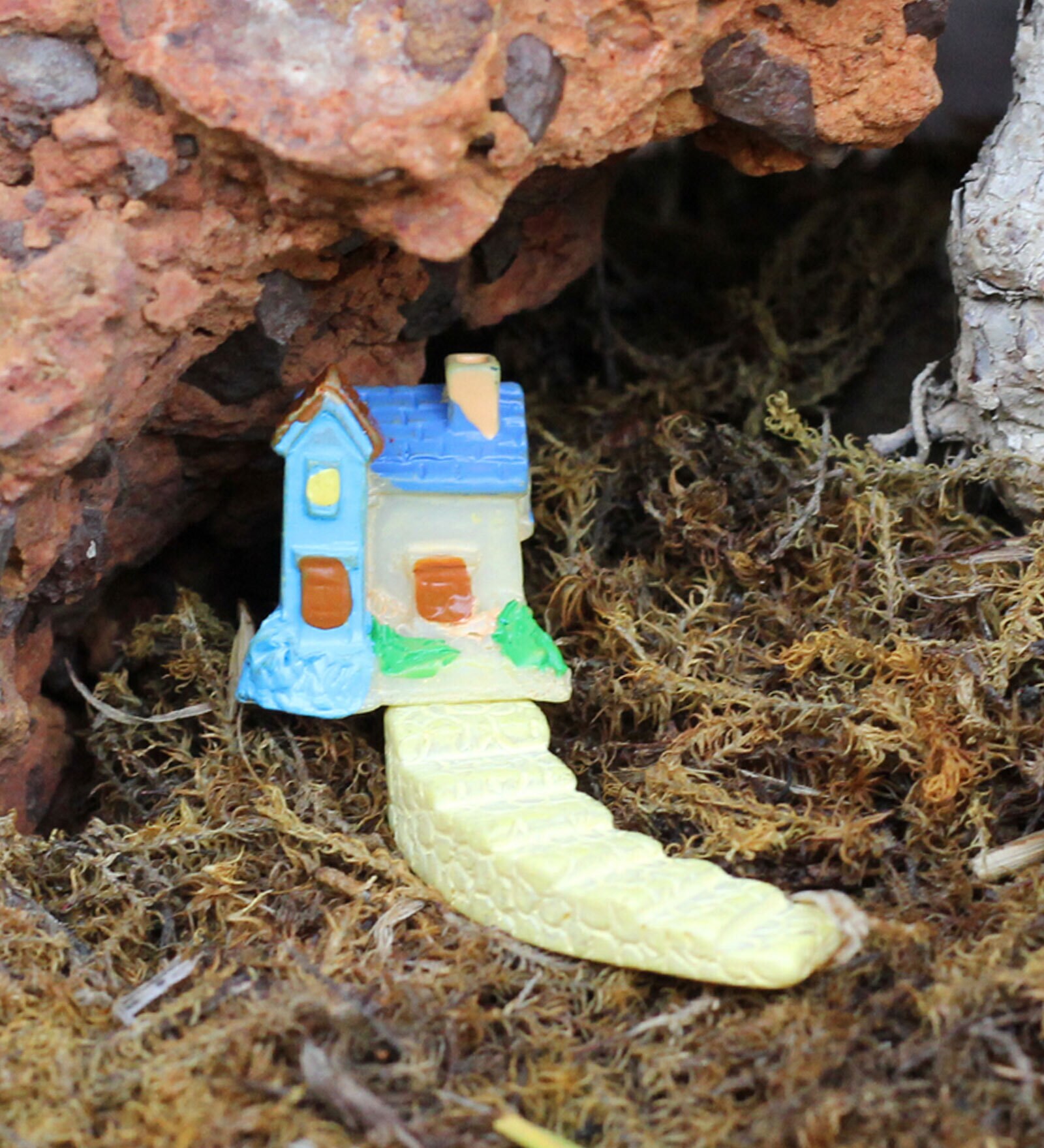 Yellow Plastic Curved Staircase Set Of 12 Garden Figurine