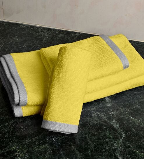 Yellow Cotton Solid 500 GSM 4 Pcs Towels Set
