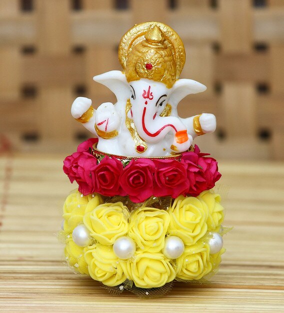 Buy Yellow Metal Lord Ganesha Idol On Decorative Handcrafted Plate By Ecraftindia Online Ganesha Religious Idols Home Decor Pepperfry Product Velg blant mange lignende scener. yellow metal lord ganesha idol on decorative handcrafted plate