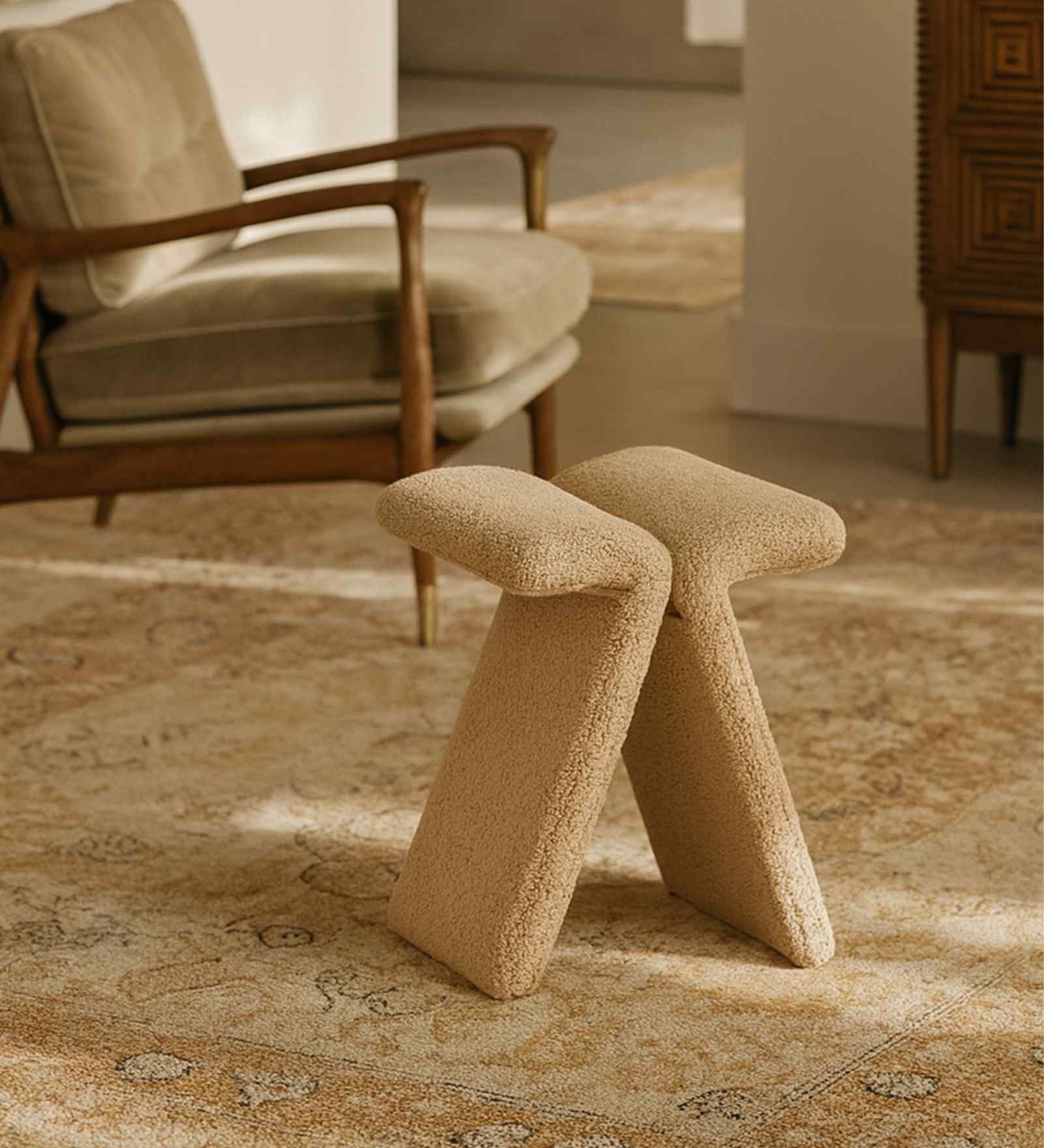 Zuno Pouffe In Ipiano Finish